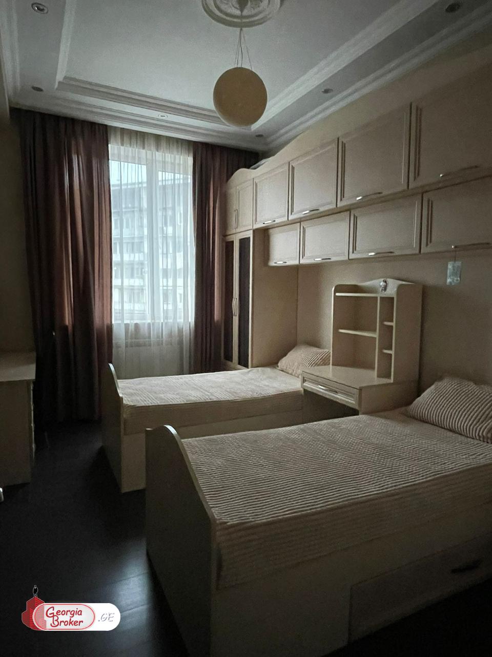 продается квартира с новым ремонтом 3-комнаты